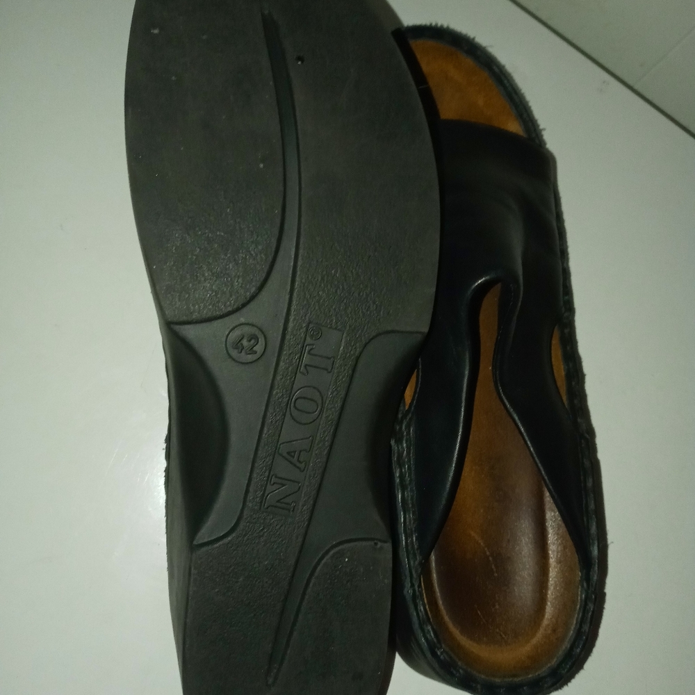Sandals - Picture 2 of 3